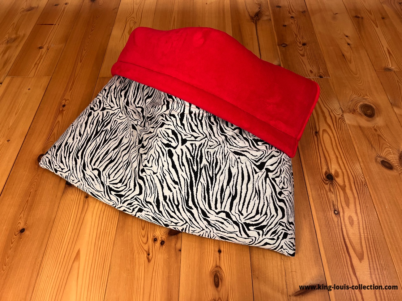 Kuschelsack - Zebra red – Bild 4